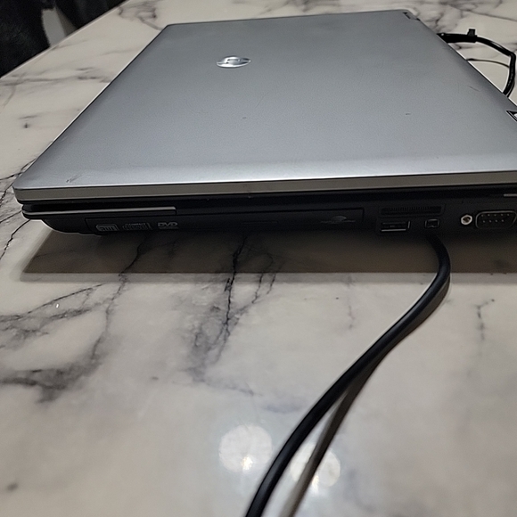 HP ProBook 6555b Powers On Missing Battery And HD 3d Drive Guard Still Function - Picture 2 of 8